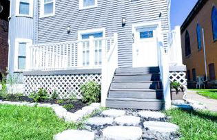 Group Friendly 6BR Near Aquarium & Niagara Falls - Photo 2