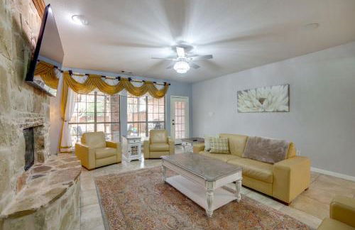 Great for Gatherings! Stylish Allen Home with Patio - Foto 7