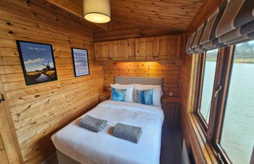 Bure River Lodge Houseboat - Photo 17