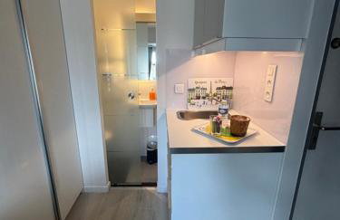 Paris 17ème - STUDIO compact 10m2 -110 sqf - coeur BATIGNOLLES - ideal SOLO traveler - Foto 5