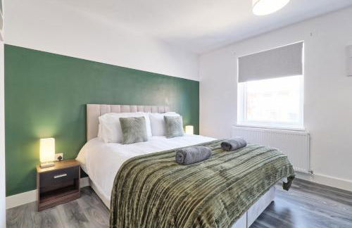 Comfy 4 Bed, Sleeps 8, fast WIFI, Contractor friendly - Foto 3