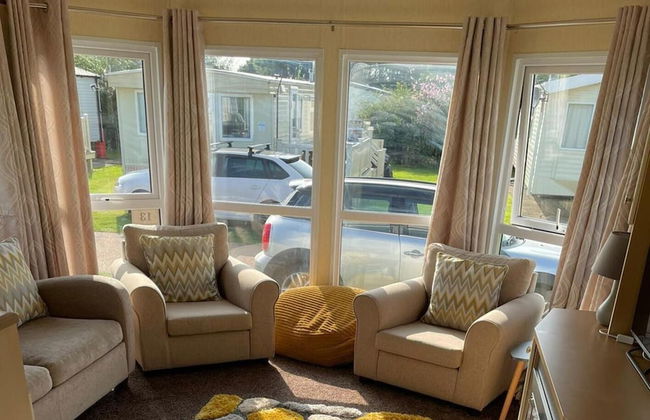 Remarkable 2-bed Villa Caravan in Driffield - Photo 7