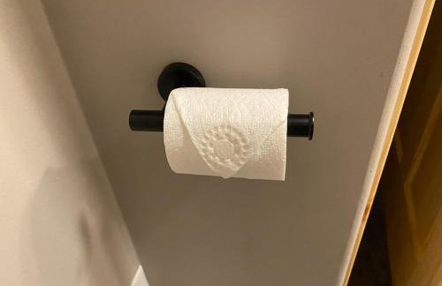 Cabin in the woods with fire pit and porch - Foto 69