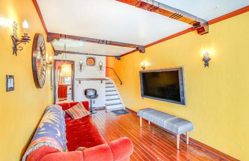 1 Mi to Ocean! Home with Rooftop Deck in Long Beach - Foto 3