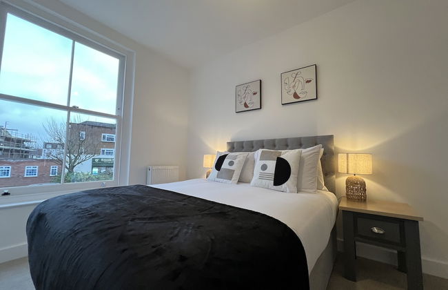 Isleworth Apartments - Photo 7