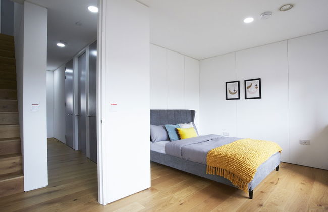 Stylish modern home in Manchester city centre with parking - Photo 12