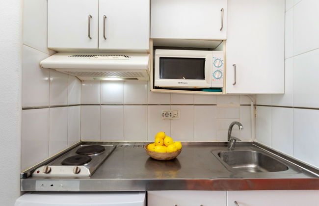 Apartment in Salou with swimming pool and terrace - Photo 10