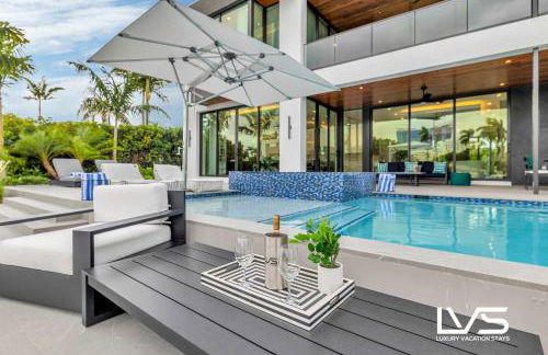 Carlotta- New Construction Luxury Waterfront Villa - Foto 75