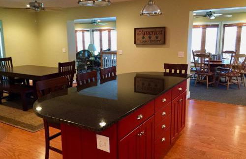 Lakefront Home in Madison - Private Beach - Photo 5