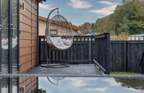 York Family Luxury Cabin with hot tub - Photo 3