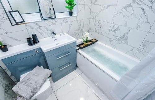 Stunning Home in Altrincham, Large Driveway, Sleeps 7, Perfect For Groups - Foto 26