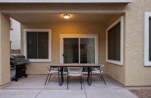 Modern 4BR Retreat in Prime Gilbert Location - Foto 77