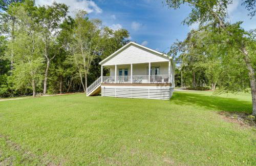 Waterfront Wolf Bay Home with Private Boathouse! - Foto 24