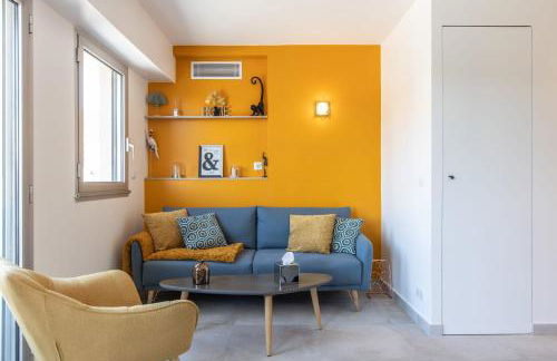 LB Vacation Rentals I Cannes Center, Renovated Apartment with Balcony, Ideal for Holidays or Congress! - Photo 1