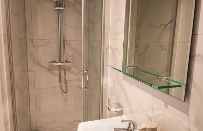 2 Bedroom Flats in Covent Garden - Photo 24