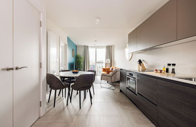 Leeds Centre by Charles Hope - Photo 11