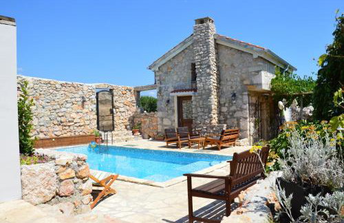 Three Sisters, absolutely unique stone houses, 200 m from the beach - Photo 25