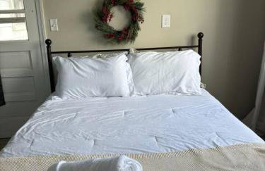 Redwing Farm Cottage - Mountain Views and Firepit! - Foto 48