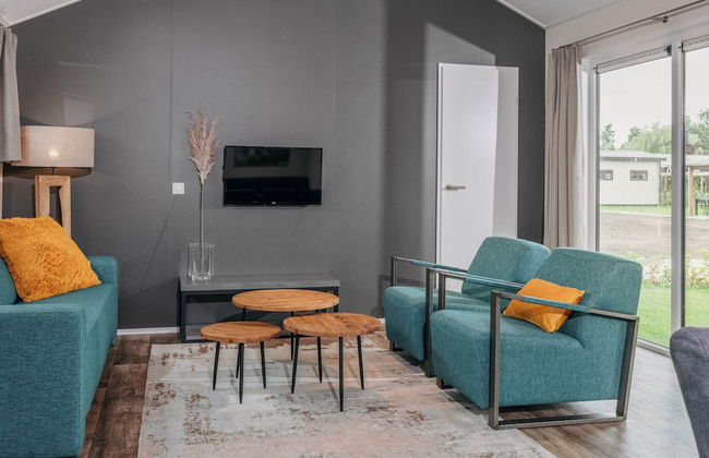 Fenced Garden Family Chalet - Photo 3