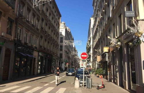 Le silence des toits / Silence under the roofs - Photo 20