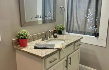 Jungle House Columbus Downtown Free Parking Sleeps 8 - Near Convention Center & Nationwide Arena - 2BR Short North Luxury Home - Over 5,800 Five Star Stays - Foto 31