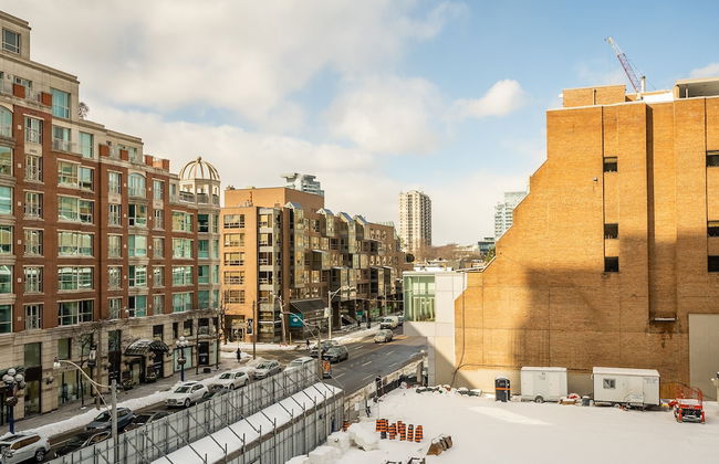 Charming Yorkville Condos - Photo 43