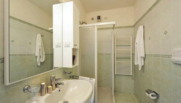 Apartment in Porlezza With Lake View - Foto 5, Baño