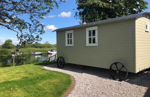 The Hut by the River - Foto 1