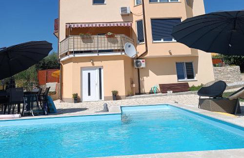 Family-friendly apartments with swimming pool Kastel, Central Istria - Sredisnja Istra - 21309 - Foto 1