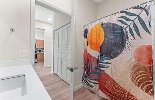 Riviere 2BR Apartment Pet Friendly Oasis Sleeps 6 Close to Epic Universe Pool & Gym - Foto 28