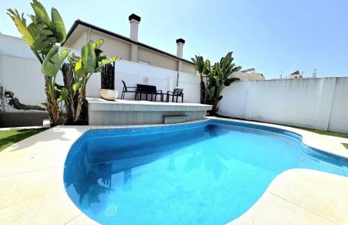 Chalet con jardin privado y piscina para disfrutar con la familia y amigos - Photo 1