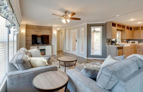 Fishermans Paradise Lake-View Home in Many! - Foto 4