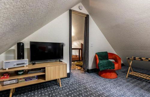 Modern A Frame Cottage - Photo 23