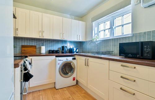 The Tudor Escape - 3 Bedroom House in Canterbury City Centre with Parking - Foto 13