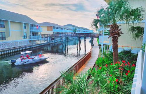 Boathouse Condo, Downtown Destin Harbor, Private Beach Access, Waterfront, on Golf course, Water Taxi pickup - Photo 8