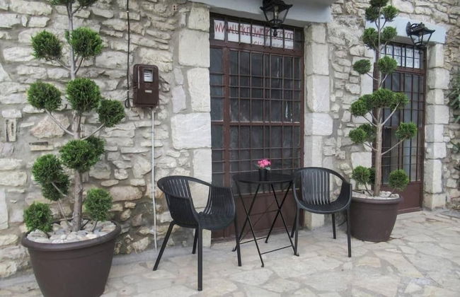 Antique Luxury Groundfloor Suite - Photo 13