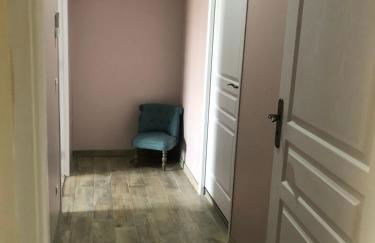 Logement 4 personnes avec piscine intérieure 31 degrés zoo de la FLECHE 24 h du Mans - Photo 17