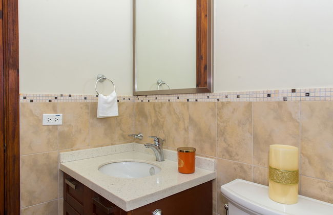 Kinsgton Modern Duplex Apartment with Pool - Foto 24