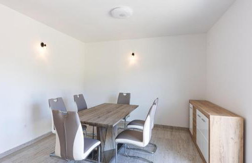 Gorgeous Home In Muc Gornji - Photo 11