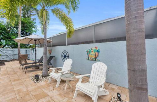 Charming Heated Pool Home - 3 miles to the Beach, Pet and Family Friendly -Available Year Round! - Photo 39