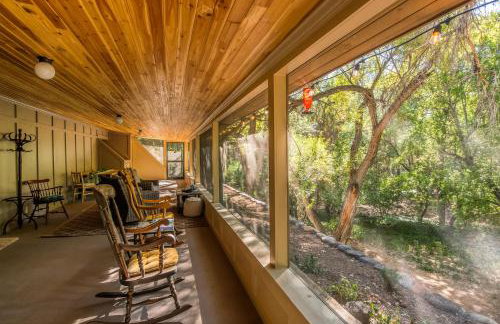 Myrinn-Hobbit Cottage on the Creek Storybook Stay - Foto 51