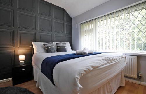 Spacious 3BR by Avalora Shortlets & Serviced Accommodations Queensway with big garden, Near train station - Foto 45