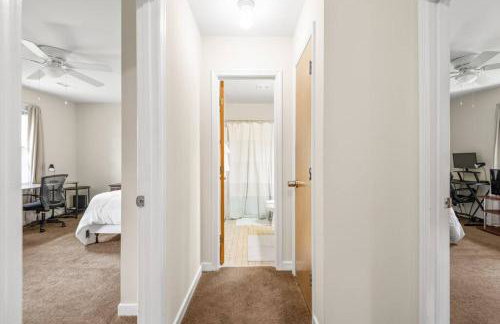 Prime Location 2 BR Oasis with Washer and Dryer - Foto 28