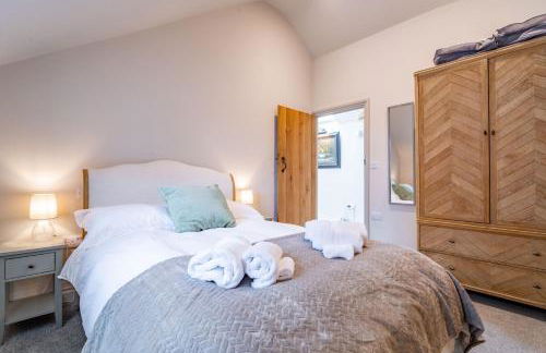 Knyvetts sleeps 6, 3 double beds, pretty garden - Foto 43