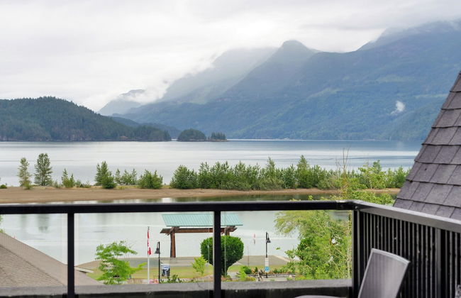 Breathtaking Bliss 2BR Penthouse - Photo 40