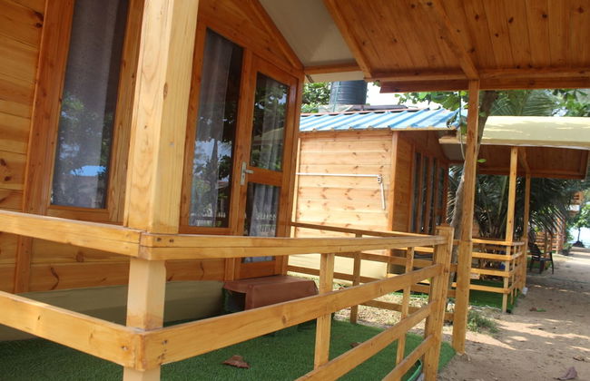 Basho Beach Huts & Cafe - Photo 4