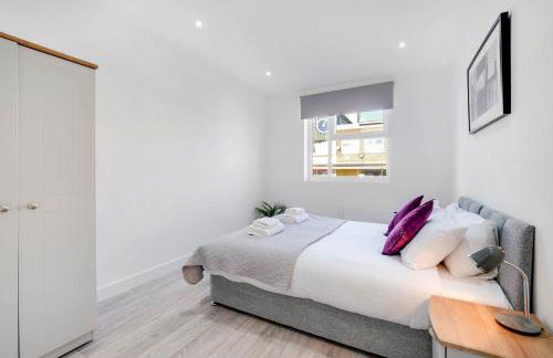 Luxurious 1 Bed Serviced Apartment with Wi-Fi - Photo 45