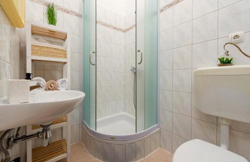 One-Bedroom Apartment In Podgradina - Photo 14