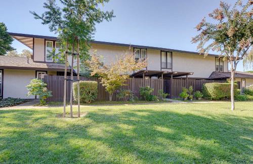 Lovely Concord Townhome Retreat with Community Pool! - Foto 24