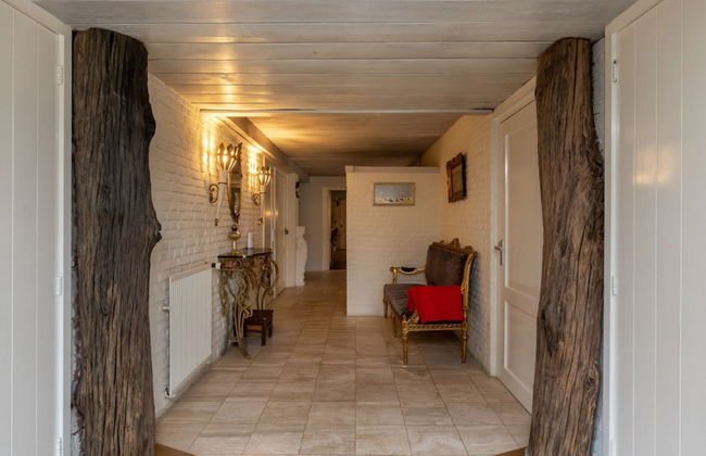 Charming Beach Villa With Thatched Roof - Photo 3